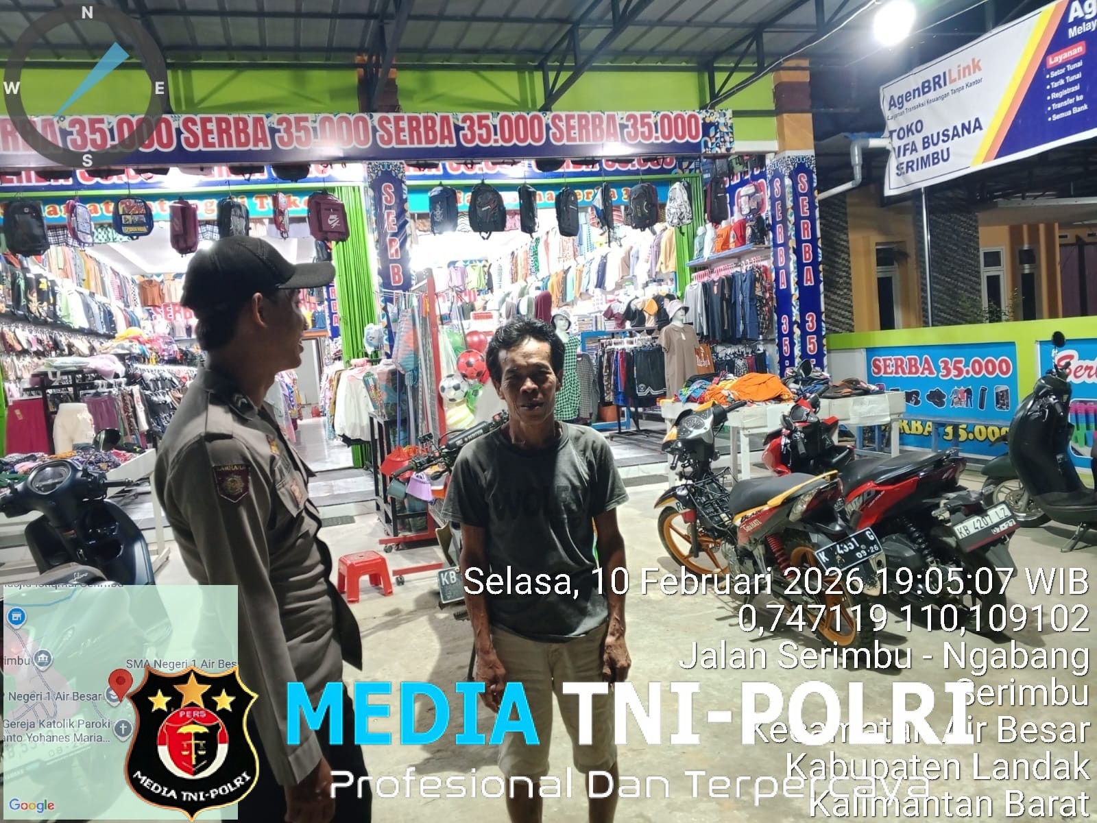 Saat Warga Belanja, Polisi Menyapa Potret Humanis Patroli Malam