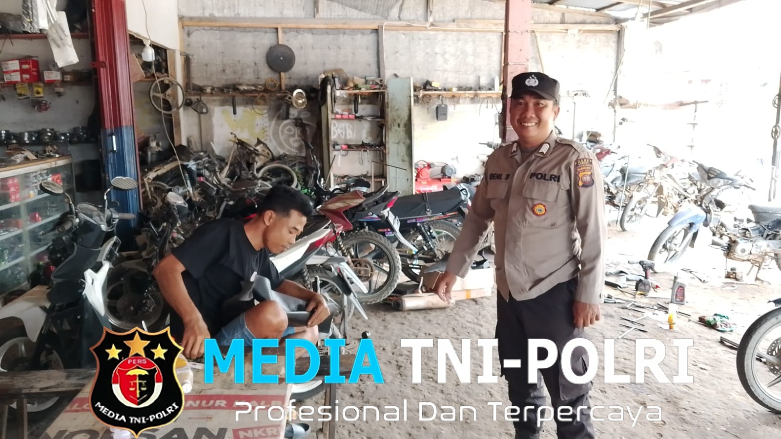 Giatkan Patroli Anggota Polsek Kuala Behe Sampaikan Himbauan Kamtibmas Kepada Warga