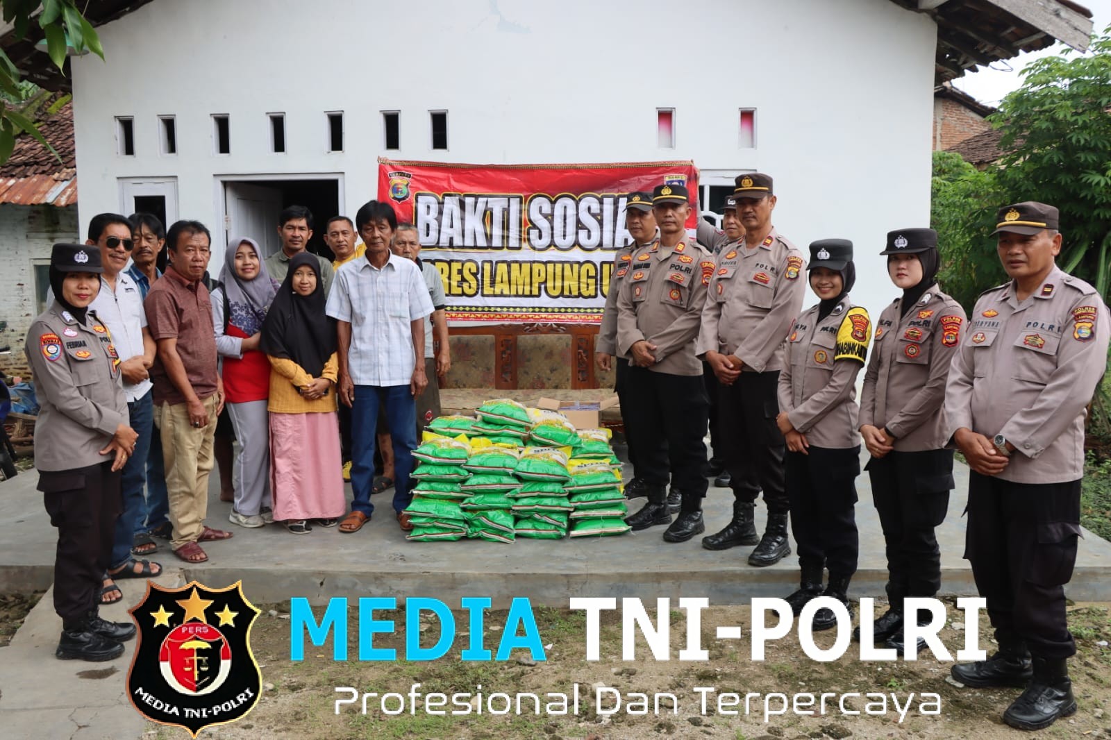 Pasca Banjir, Polres Lampung Utara Salurkan Sembako untuk 58 KK Pasca Banjir di Rawa Karya Kota Alam