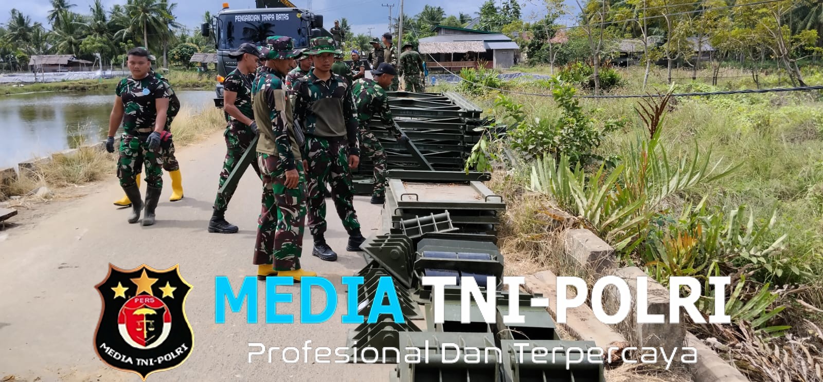 Pemasangan Jembatan Bailey Tanggap Darurat Akibat Bencana Banjir di Desa Bluka Teubai