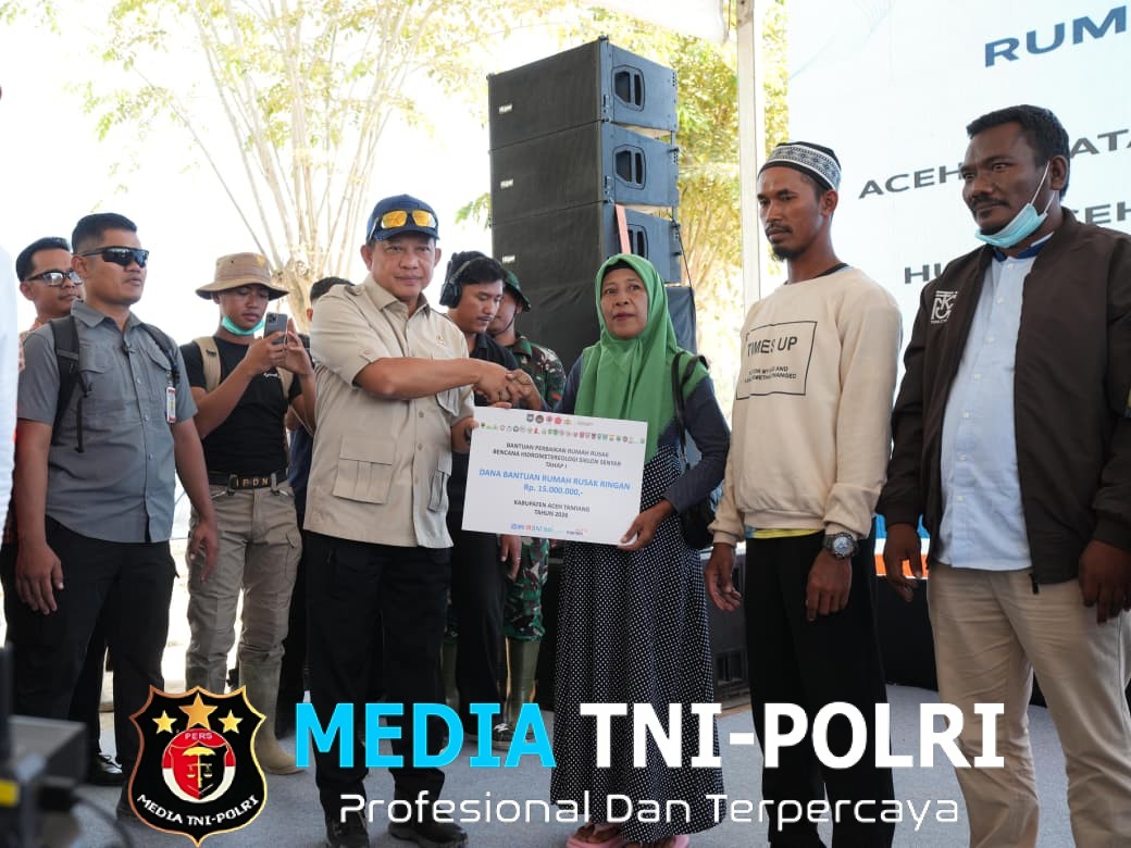 Pemerintah Serahkan Bantuan Perbaikan Rumah, Kasatgas Tito Pastikan Negara Bersama Masyarakat Terdampak Bencana