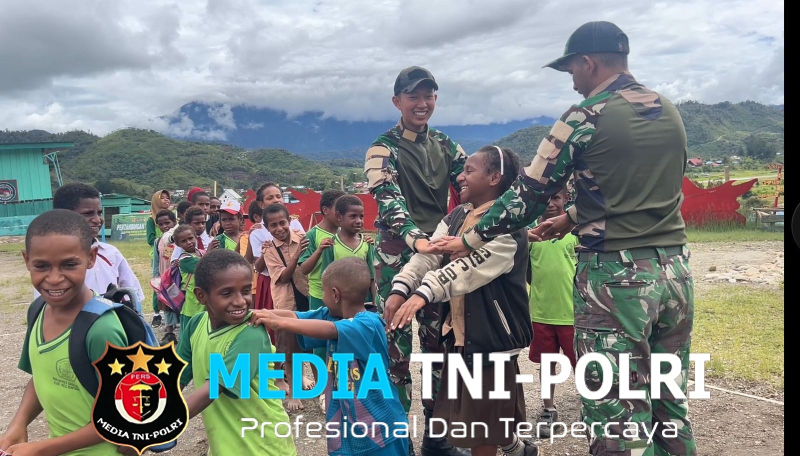 Bagi Anak Pedalaman, Makan Gratis Bukan Hal Kecil Pos Kotis Satgas Yonif 751/VJS Hadirkan Kebahagiaan & Semangat Bermimpi di RM Swasembada