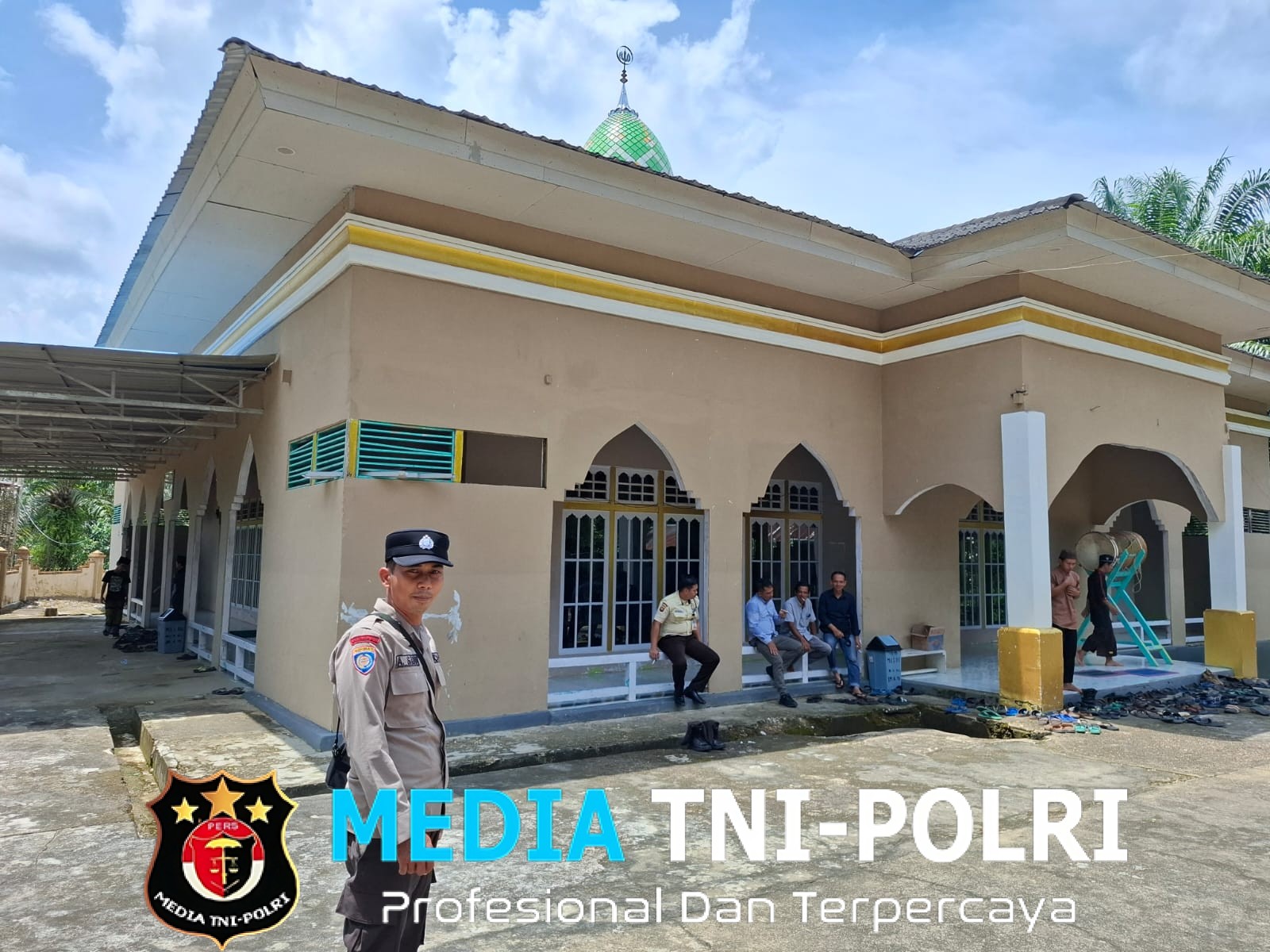 Beri Pelayanan Prima Kepada Masyarakat, Polsek Kuala Behe Lakukan Pengamanan Sholat Jumat