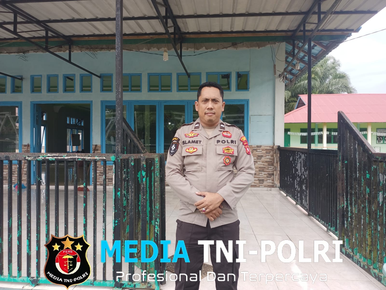 Personel Polsek Menjalin Laksanakan Pengamanan Dan Himbauan Kamtibmas Sholat Jum’at Di Masjid Nurul Yaqin
