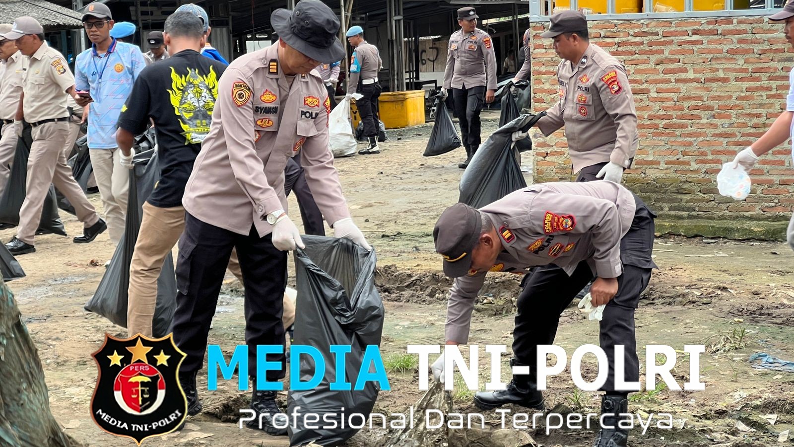 Polres Lampung Timur Gelar Kurve Asri di Pasar Alang-Alang Margasari