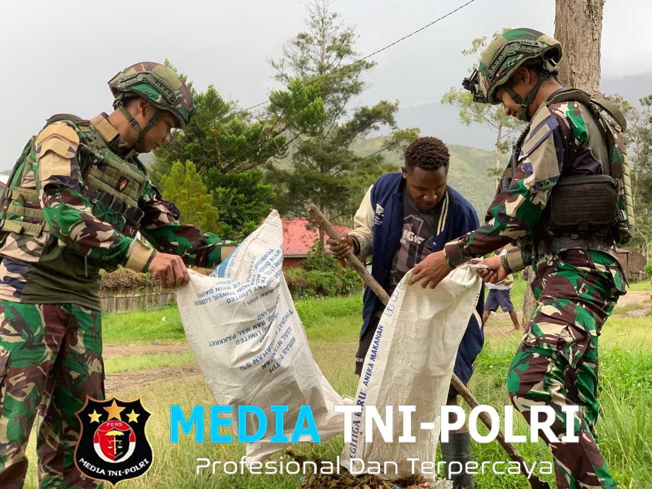 Wujudkan Pasar Bersih dan Sehat, Satgas Yonif 521/DY Gelar Karya Bhakti di Pasar Tradisional Kampung Bolakme