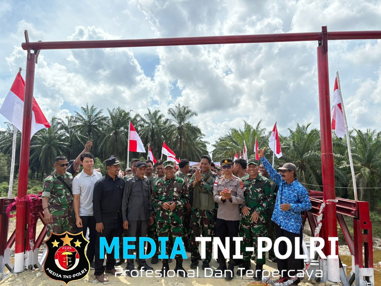 TNI Rampungkan Jembatan Bailey Desa Alue Leuhob, Akses Vital Warga Kembali Terhubung