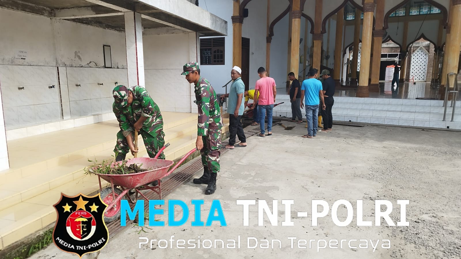 Sambut Ramadan, Koramil 06/Samudera Gelar Karya Bakti Bersihkan Masjid Murong