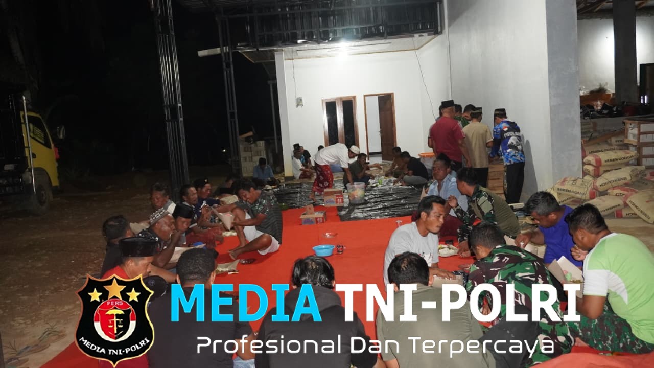 Terjalin Keakraban Dengan Warga, Satgas TMMD Reguler ke-127 Saat Makan Malam Bersama