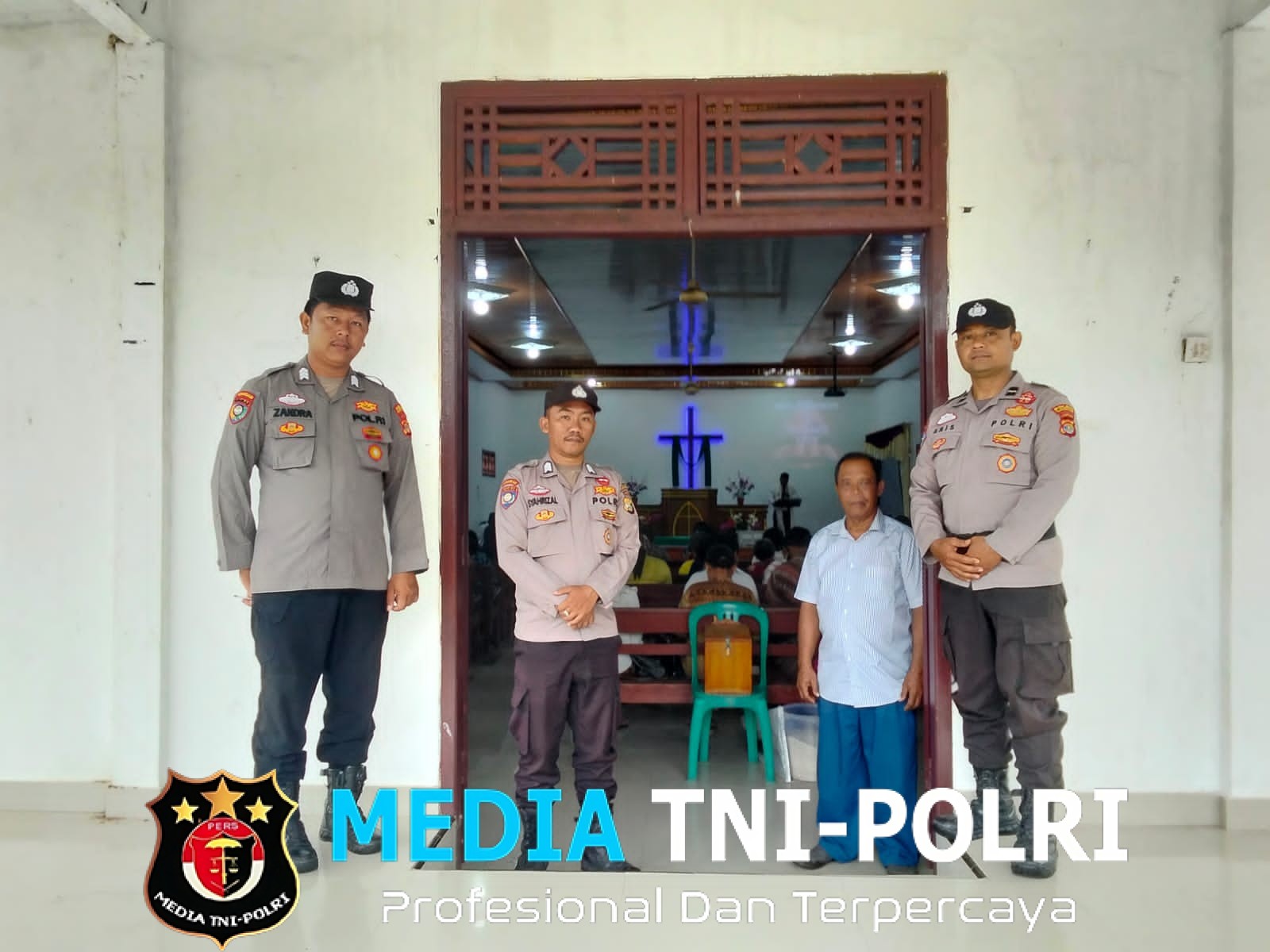 Personil Polsek Tulang Bawang Tengah Laksanakan Pengamanan Ibadah Gereja Berikan Rasa Aman saat Ibadah