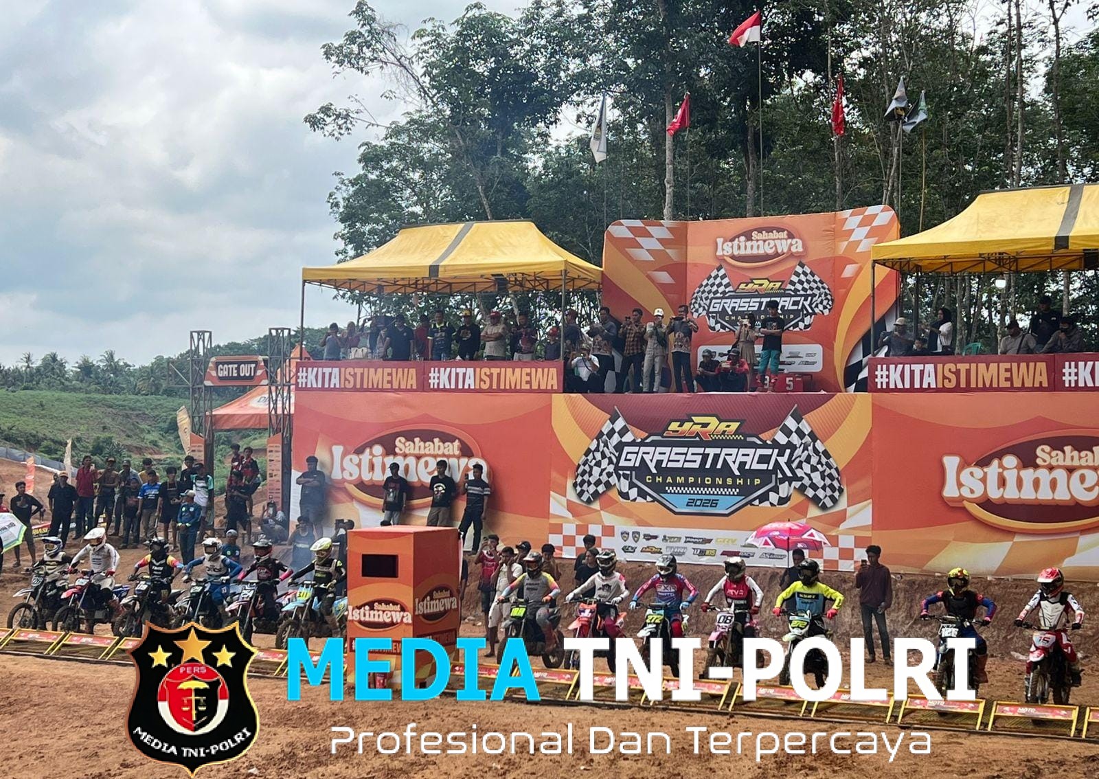 Personil Polsek Gunung Agung Amankan Kejuaraan Grasstrack Championship Motorace 2026