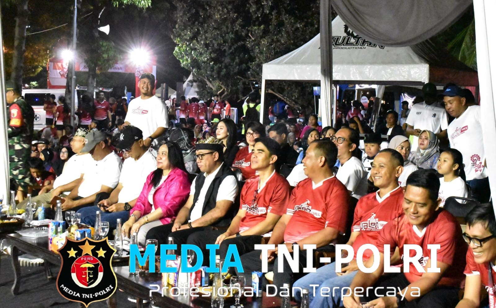 Kasdim 0825/Banyuwangi Hadiri ValenTimes Night Run 2026 Cinta Berlari, Kebersamaan Menggema di Pantai Boom