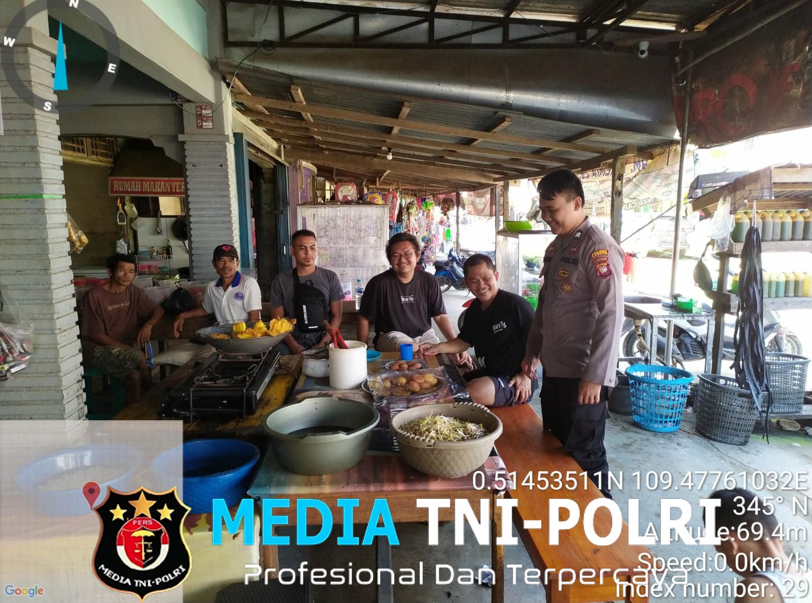 Dengan Humanis, Briptu Efdi Sampaikan Pesan Kamtibmas kepada Warga Kecamatan Sompak