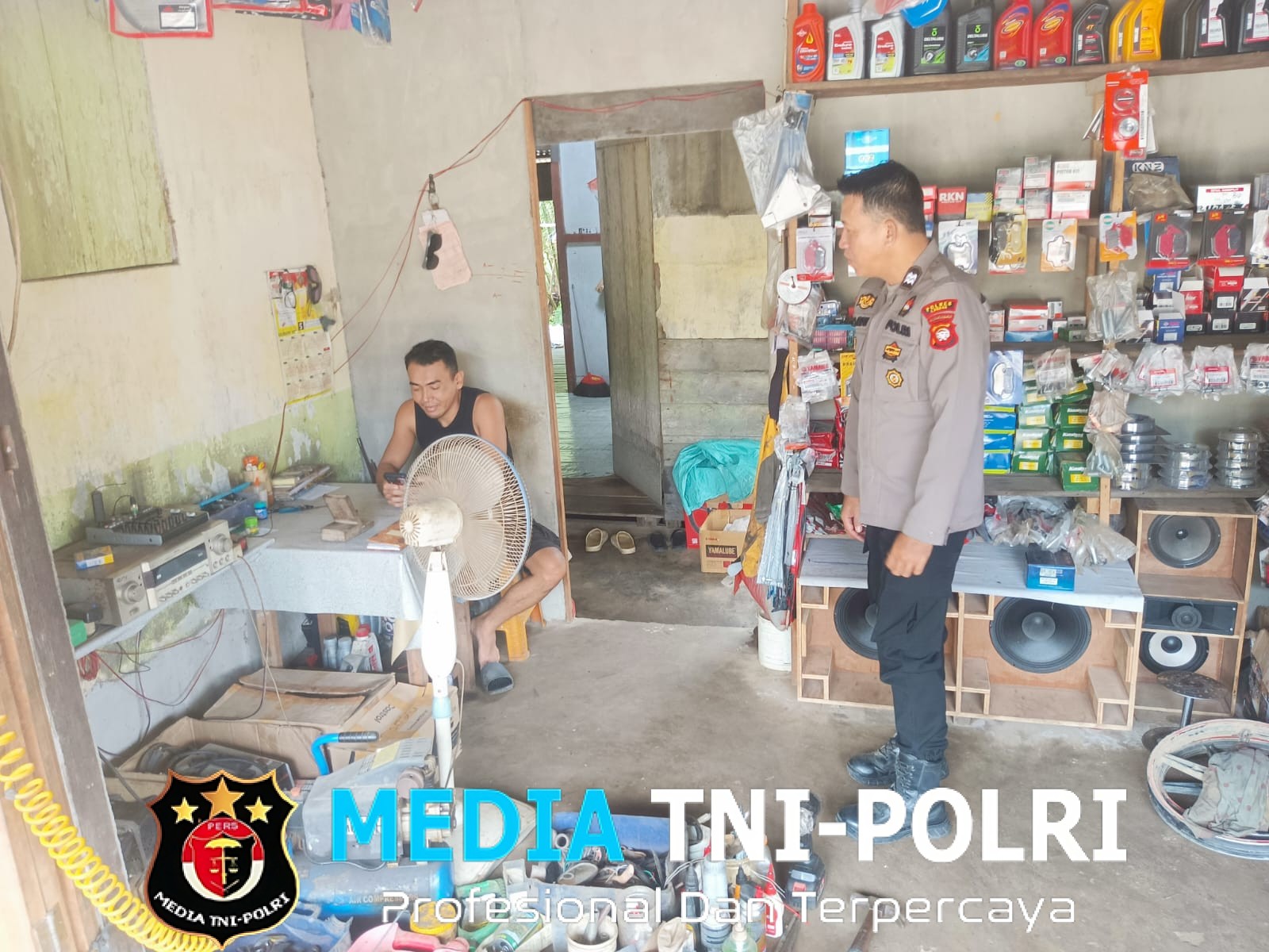 Humanis dan Bersahabat, Polisi Berikan Himbauan Kamtibmas Saat Patroli Dialogis