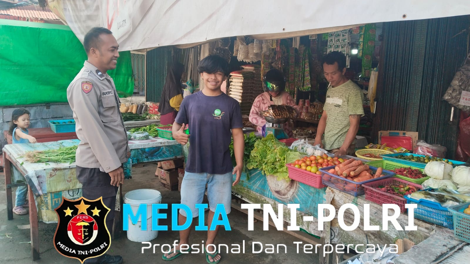 Polisi Turun ke Pasar Jelang Ramadhan, Pedagang Sayur Disapa dengan Akrab