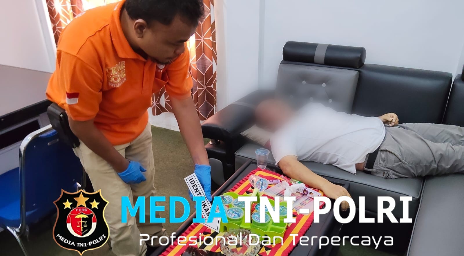 Inafis Sat Reskrim Polres Tanggamus Lakukan Olah TKP Temuan Mayat di Kantor Dinas DPMPTSP