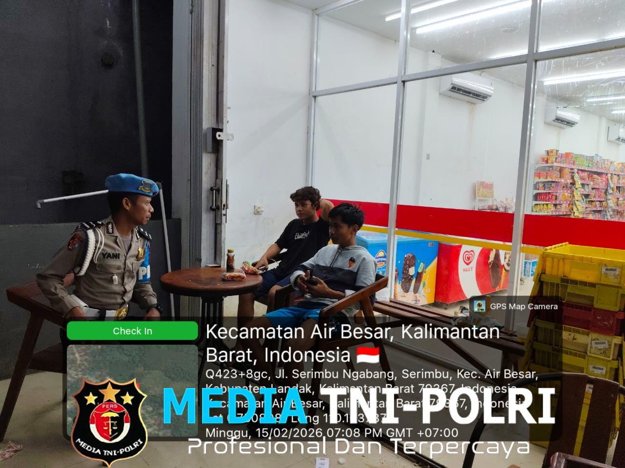 Patroli Malam, Polisi Sapa Warga dan Sampaikan Pesan Kamtibmas