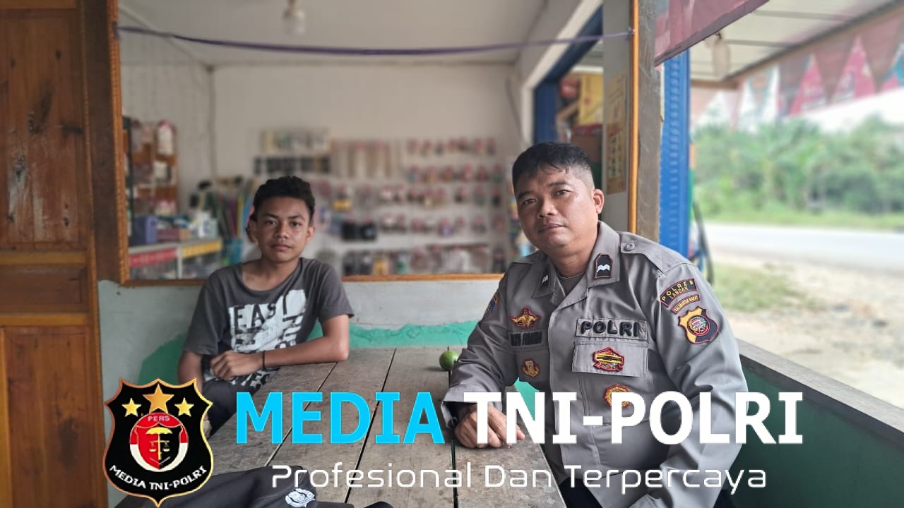 Personil Polsubsektor Jelimpo Terus Tingkatkan Kamtibmas Melalui Patroli Sambang