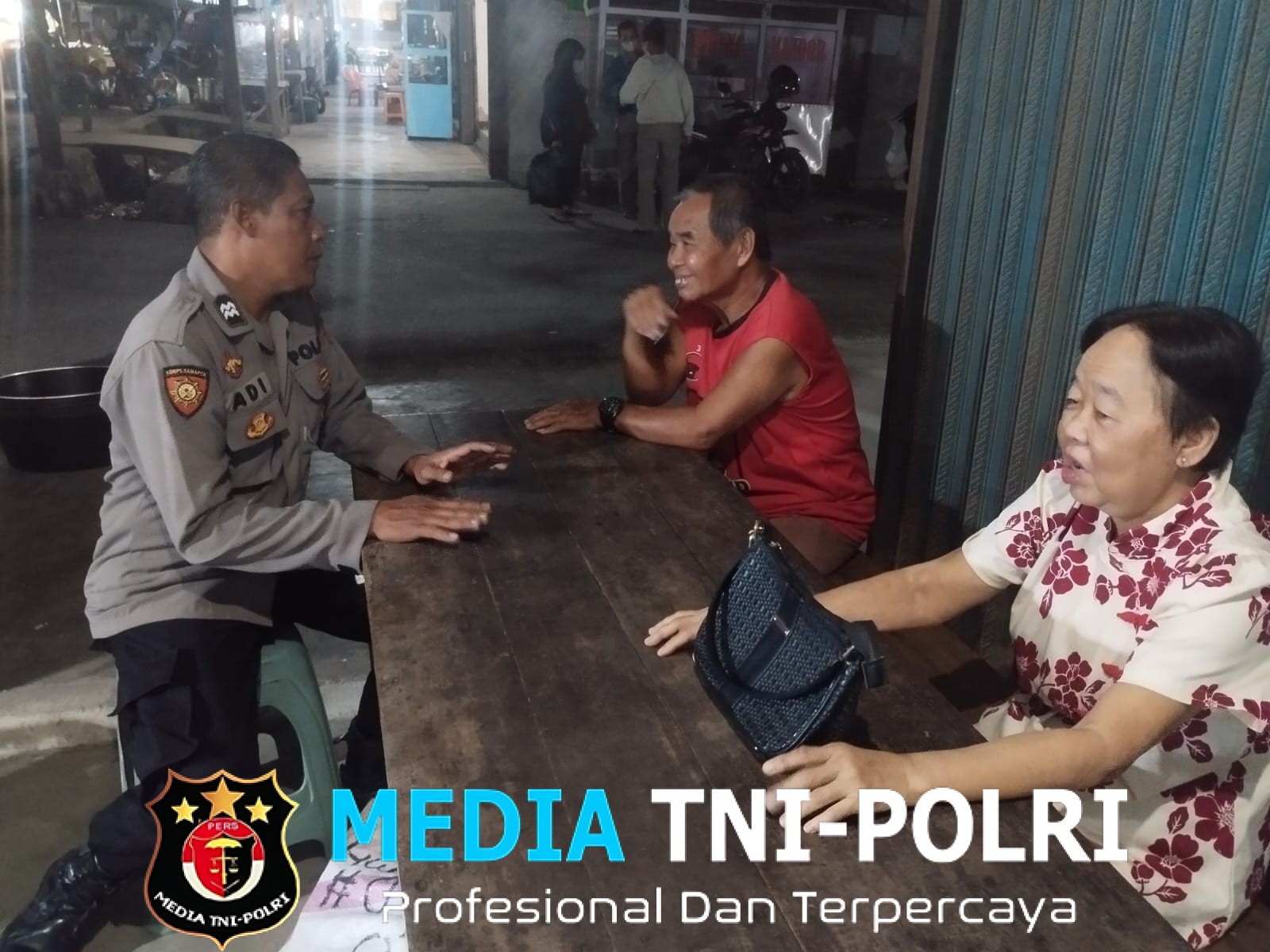 Cegah Gangguan Kamtibmas, Polsek Mandor Laksanakan Patroli Malam