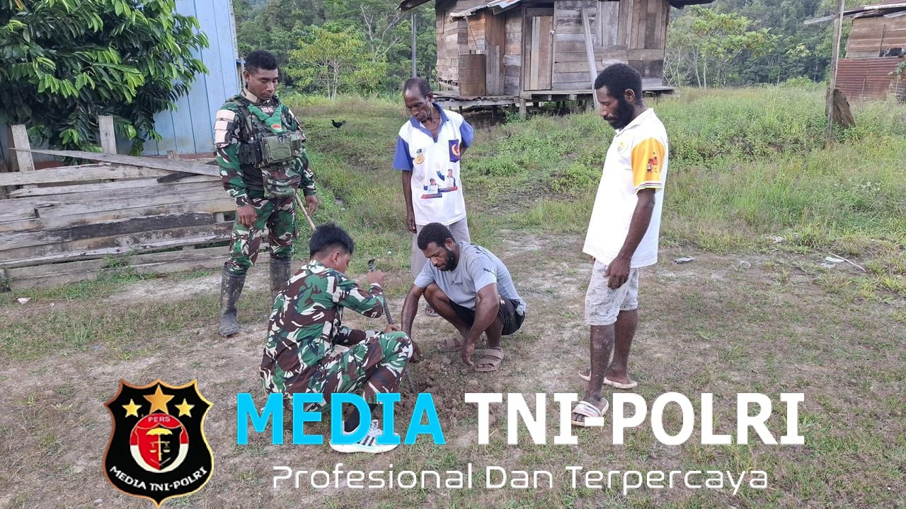 Gelap Berubah Jadi Terang Pos Selal Satgas Yonif 751/VJS Pasang Lampu Penerangan di Kampung Kalomdol