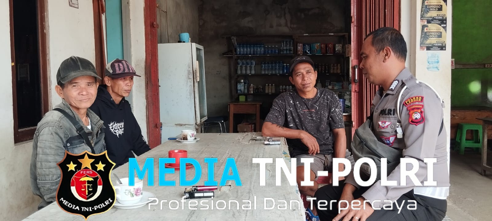 Kanit Lantas Polsek Mempawah Hulu Laksanakan Patroli Sambang, Ajak Warga Jaga Kamtibmas