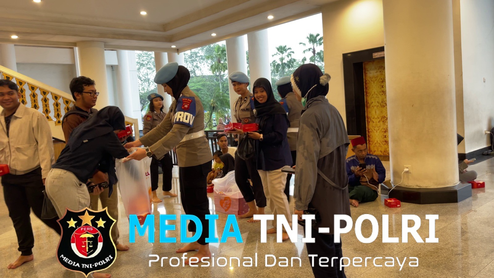 Gerobak Propam Berbagi, Bid Propam Polda Kalbar Hadirkan Kepedulian di Bulan Ramadhan