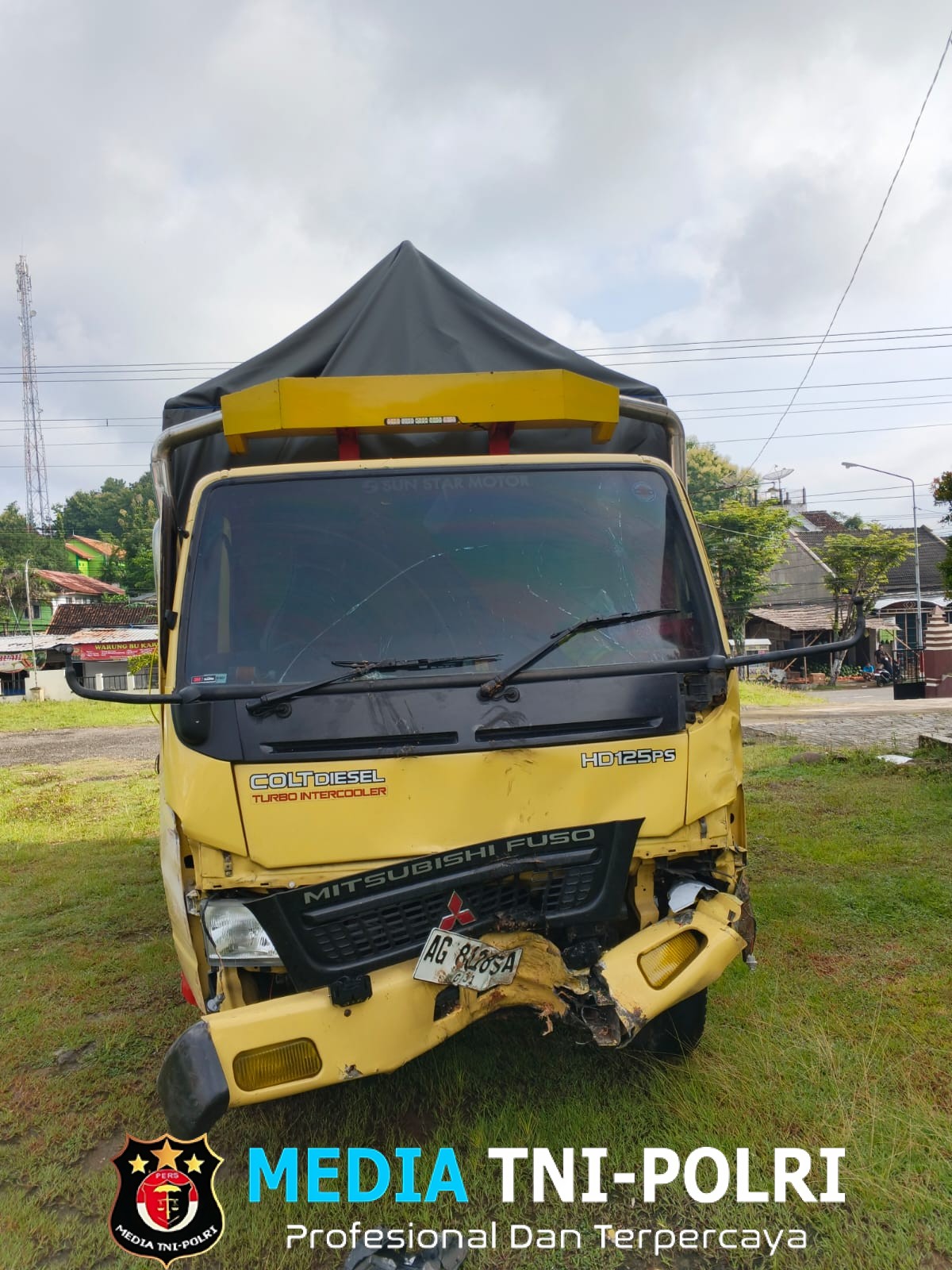 Truk vs Motor di Depan Mapolsek Purwantoro, Dua Orang Luka