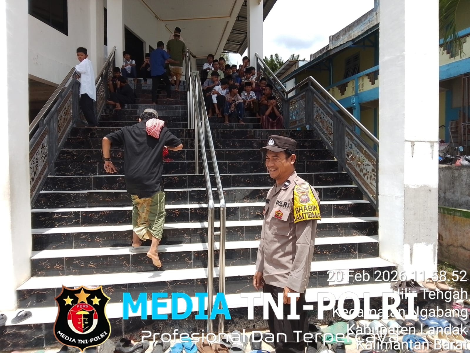 Polsek Ngabang Laksanakan Pengamanan Shalat Jumat di Masjid Baiturrahman Dan Masjid Al-Hidayah