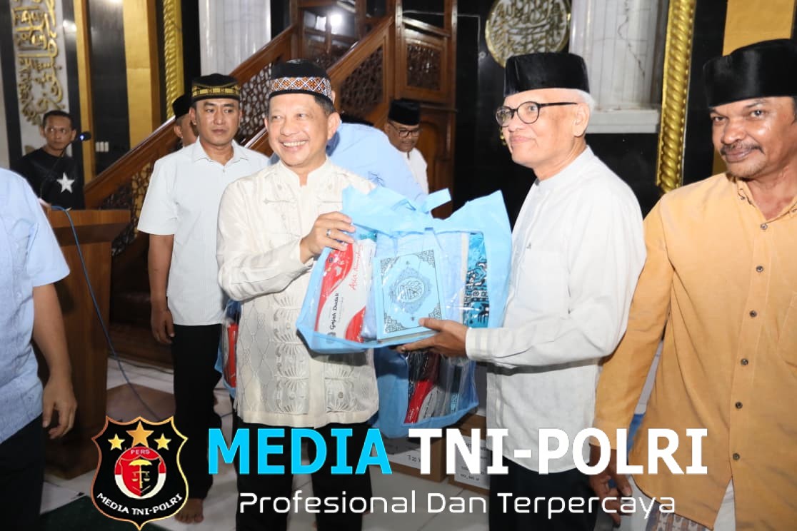 Kasatgas Tito Ikuti Buka Bersama dan Serahkan Bantuan Kemasyarakatan kepada Masyarakat Lhokseumawe