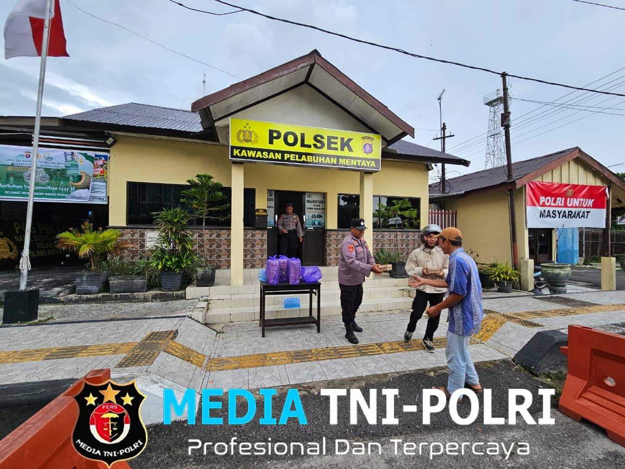 Menyemarakkan Bulan Suci Ramadhan 1447 H/ 2026M Polsek KPM Polres Kotim Berbagi Takzil