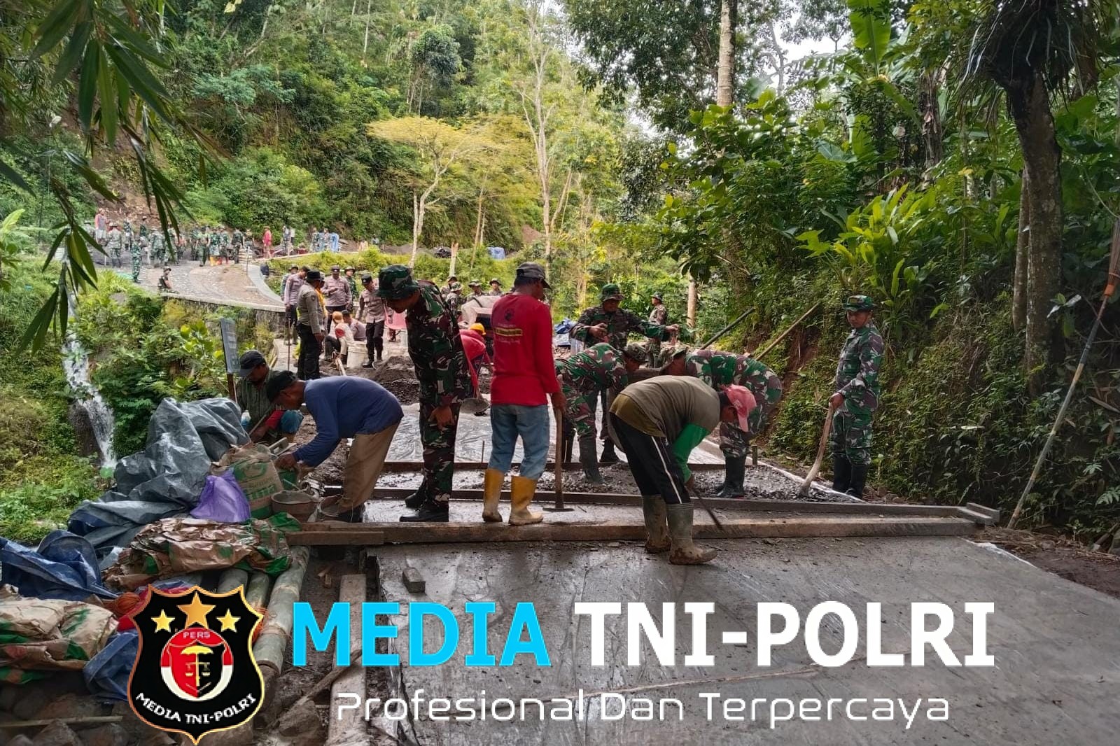 Bulan Puasa Bukan Penghalang Dalam Kemanunggalan TNI Dan Warga Di Lokasi TMMD 127 Kodim Wonogiri