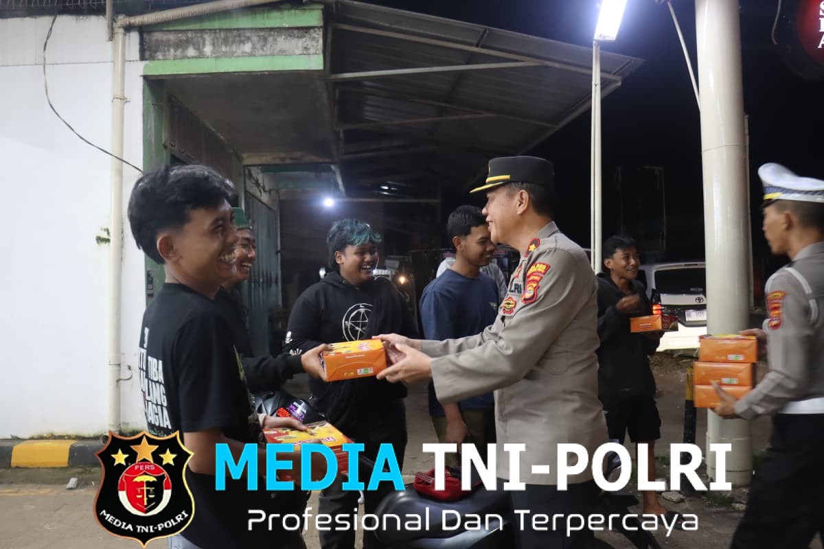 Kapolres Lampung Timur Gelar Sahur On The Road, Wujudkan Kepedulian Dan Kehadiran Polri Di Masyarakat