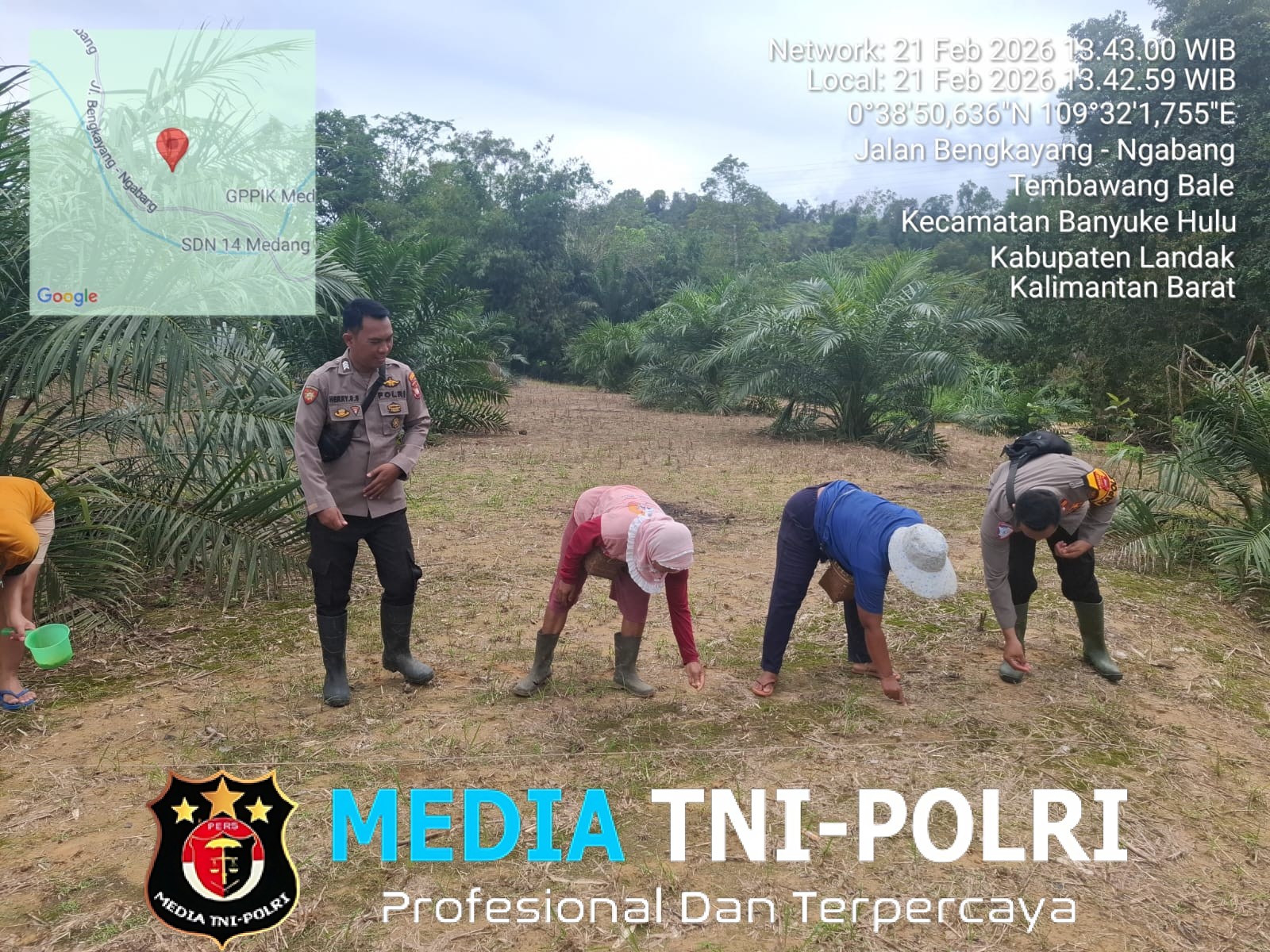 Kapolsek Menyuke Menghadiri Giat Penanaman Jagung Di Desa Padang Pio