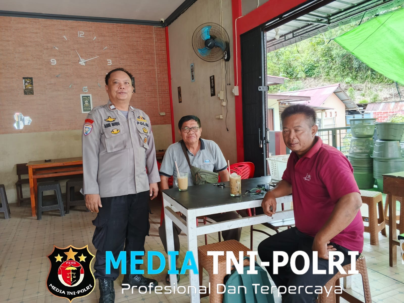 Polisi Menyapa Warga di Hari Libur, Suasana Akrab Terjalin Penuh Keakraban