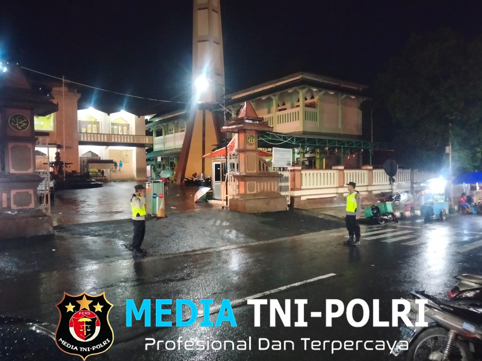 Polres Wonogiri Amankan Sholat Tarawih di Sejumlah Masjid, Pastikan Ibadah Berjalan Khusyuk dan Aman