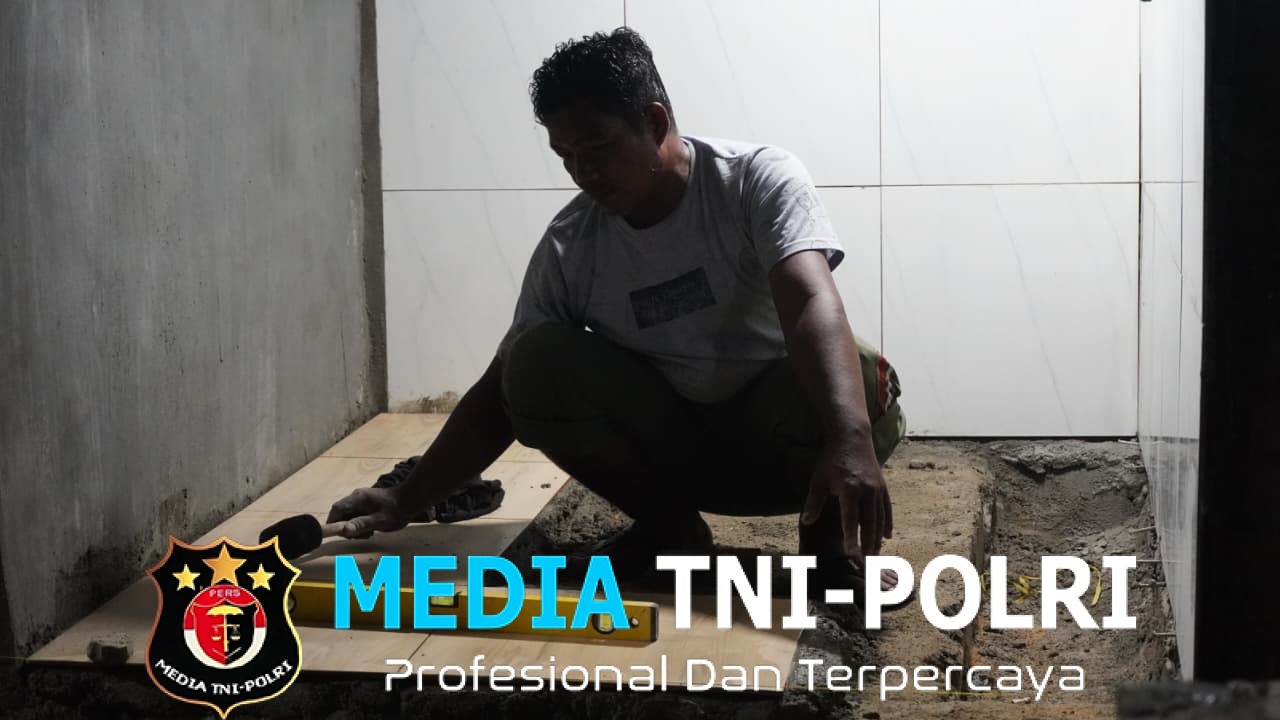 Tak Kenal Lelah, Pengerjaan MCK dan Tempat Wudhu Terus Dikebut Satgas TMMD Ke 127