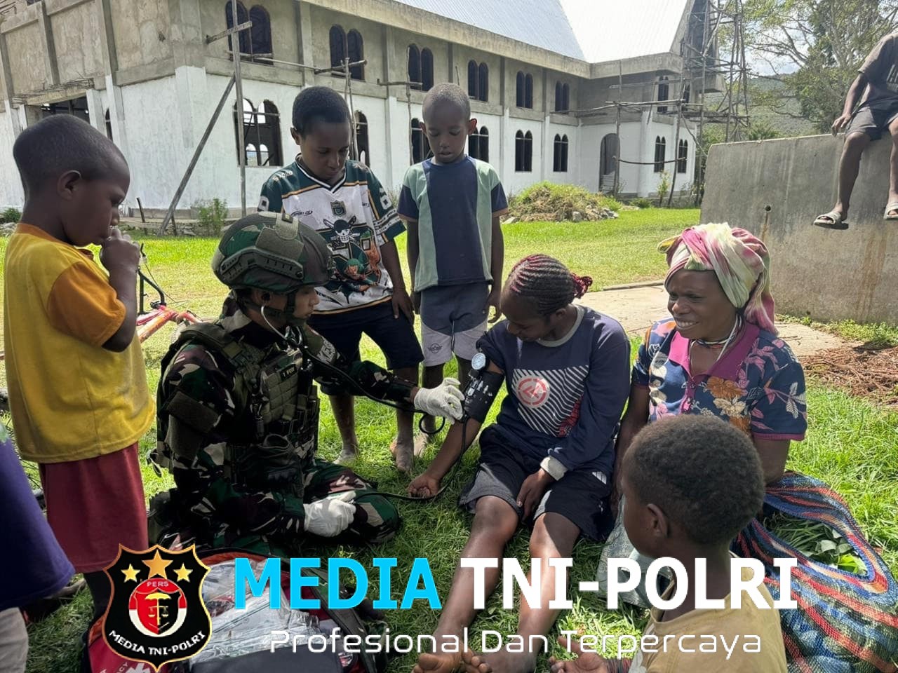 Sentuhan Kasih Satgas Yonif 521/DY Bagikan Sembako dan Layanan Kesehatan Gratis di Distrik Bolakme