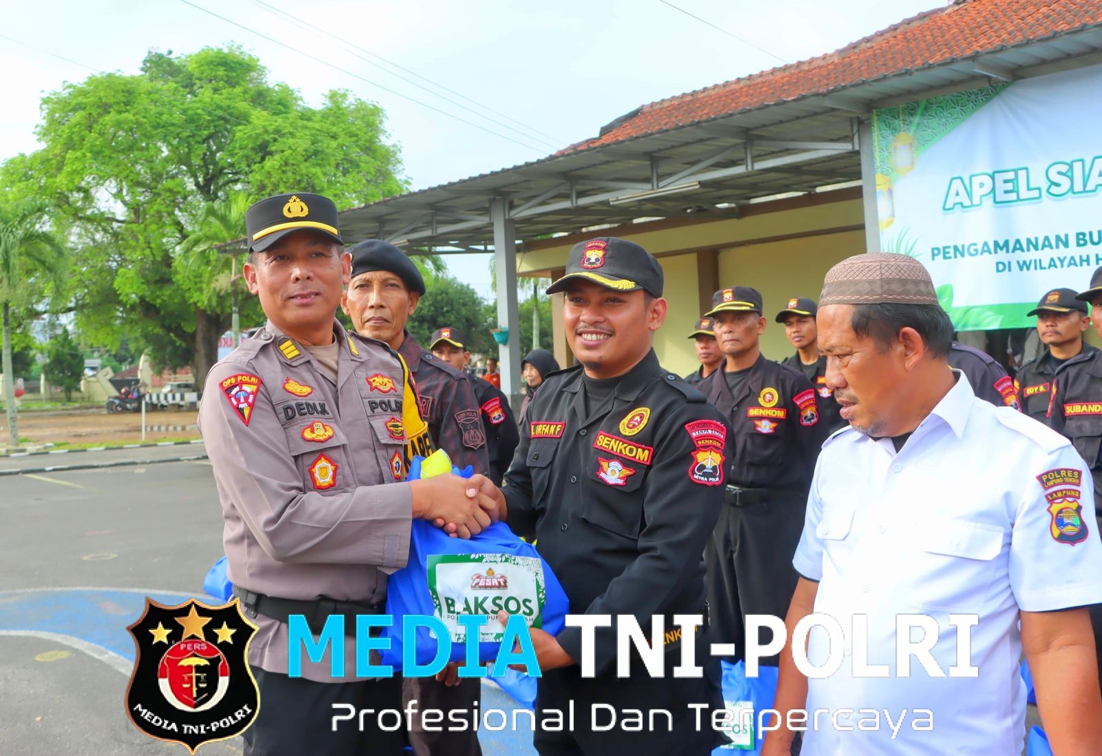 Usai Apel Siaga Kamtibmas Ramadhan, Polres Lampung Tengah Berikan Bantuan Sosial kepada Unsur Terkait