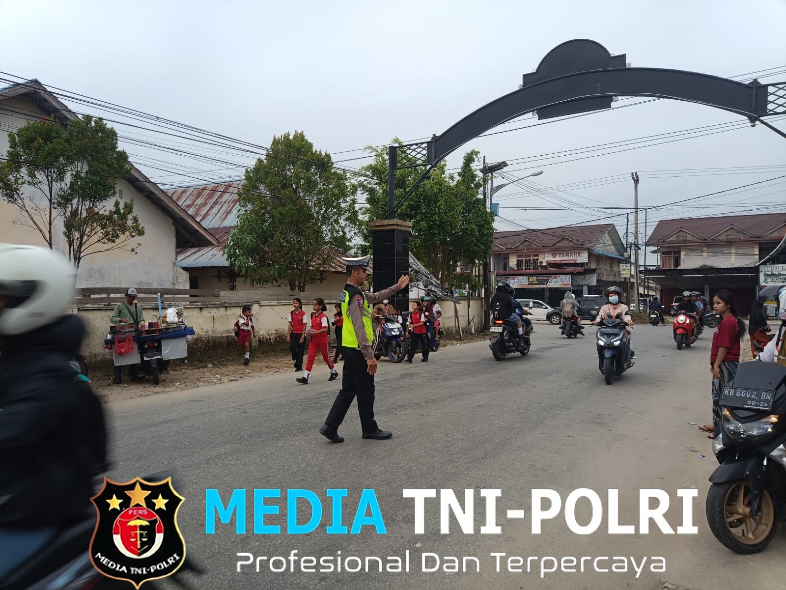 Lantas Polsek Ngabang Laksanakan Ploting Point Pagi, Arus Lalin Lancar dan Kondusif