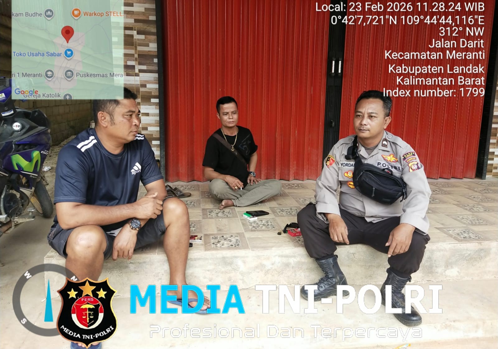 Duduk Bersama di Teras Ruko, Cara Polisi Meranti Bangun Kedekatan dengan Warga