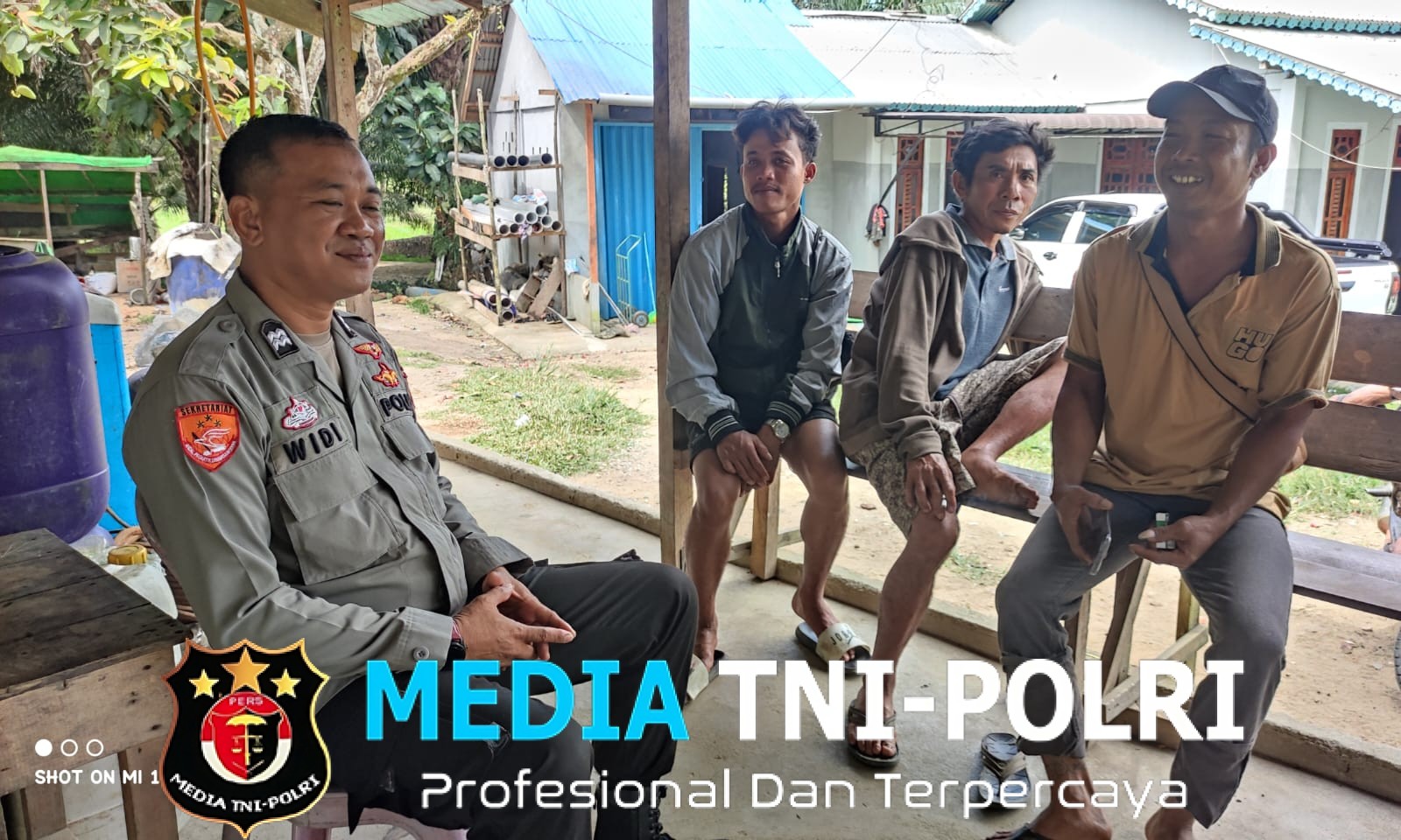 Patroli Siang, Personel Polsek Menjalin Ajak Warga Desa Sepahat Jaga Kondusifitas Wilayah