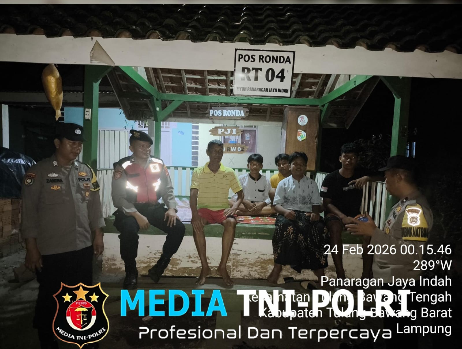 Personil Polsek Tulang Bawang Tengah, Gelar Patroli Siskamling Dini Hari Guna Cegah Gangguan Kamtibmas di Bulan Ramadhan