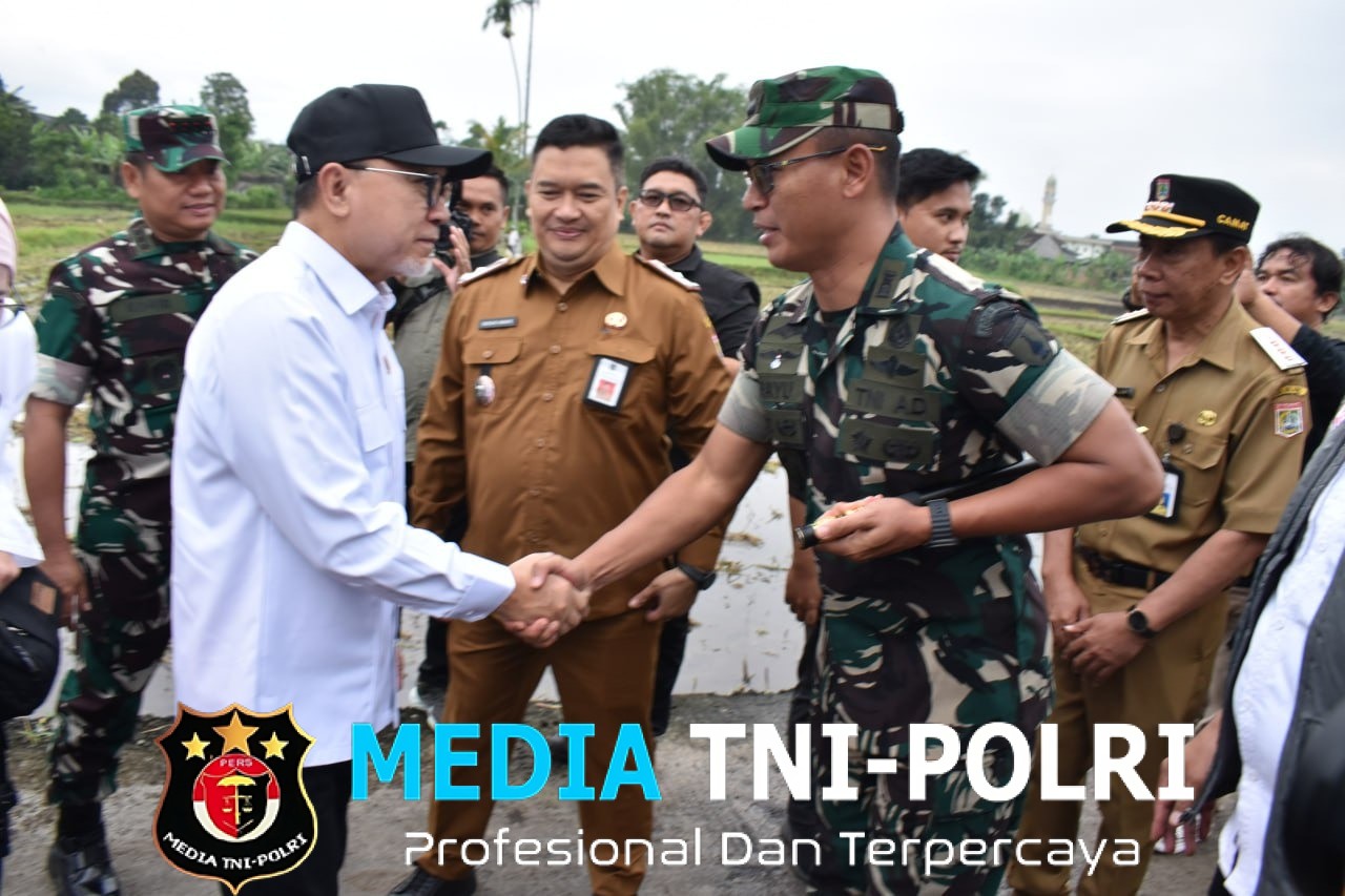 Dandim 0818 Dampingi Kunjungan Kerja Menko Pangan RI Tinjau Koperasi Merah Putih di Candirenggo