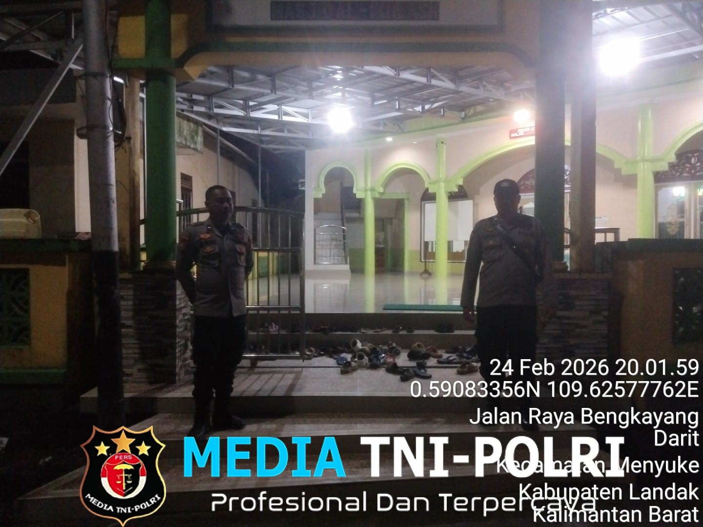 Samapta Polsek Menyuke Amankan Sholad Taraweh Ke Masjid Al-Ihlas Darit