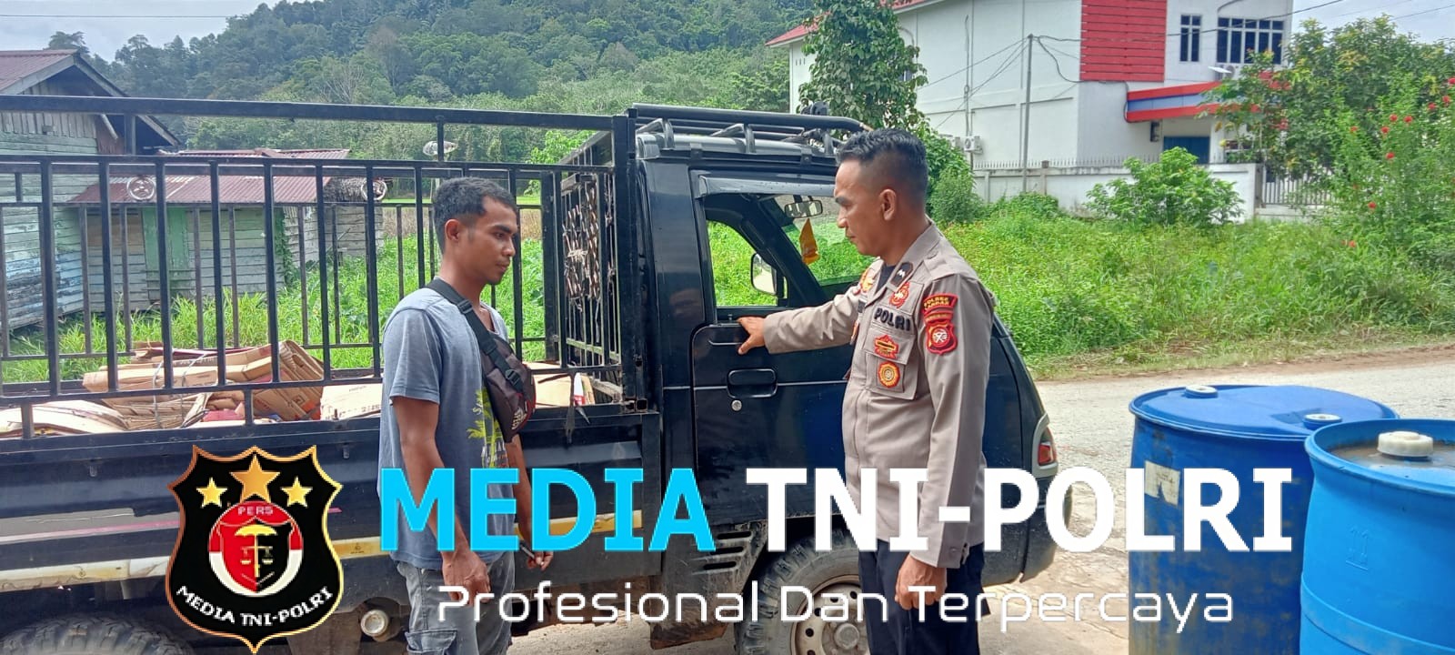 Sentuhan Humanis Polisi, Aipda Suriansyah Ajak Sopir Mobil Jaga Keamanan Bersama