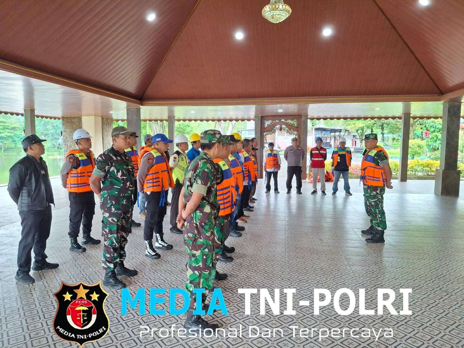 Sinergitas TNI dan Muspika Ngantang, Patroli Gabungan Jaring Apung di Waduk Selorejo Demi Keamanan dan Kelestarian Lingkungan