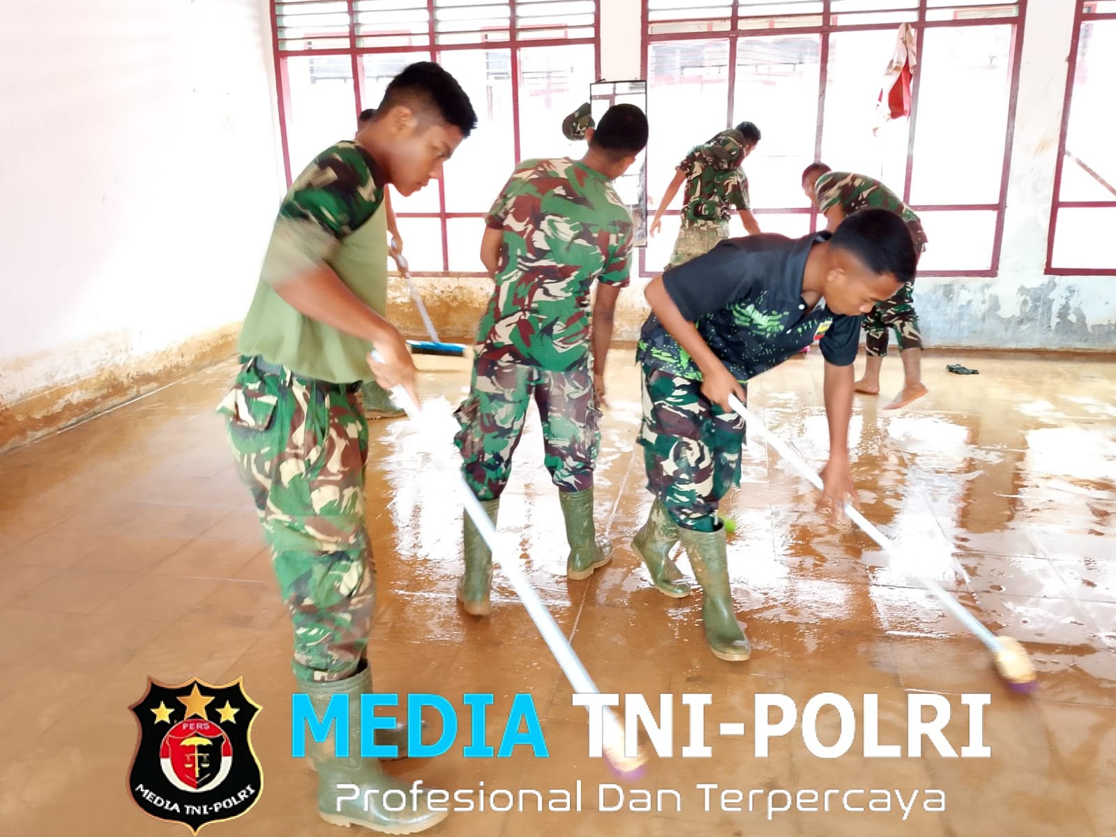 Satgas Gulbencal Bersihkan Lumpur Banjir Susulan di SDN 152981 1A dan SDN 152982 1B Tukka, Sekolah Difungsikan Kembali