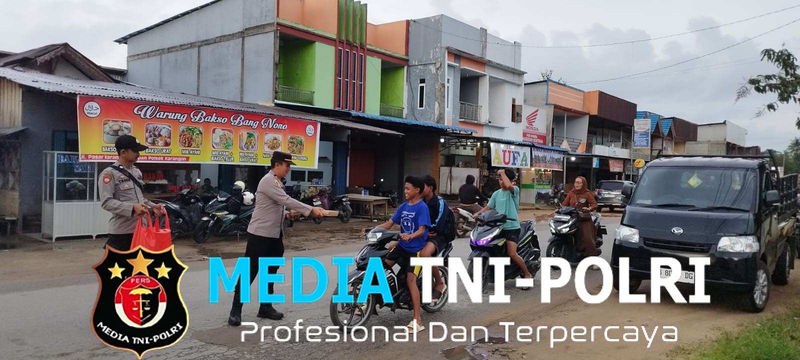 Polsek Mempawah Hulu Berbagi Takjil, Wujud Kepedulian di Bulan Suci Ramadhan