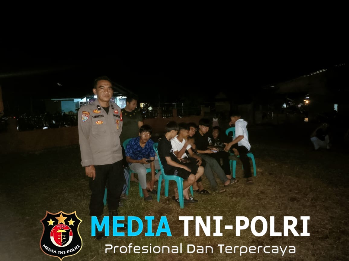 Patroli Malam Polisi Datangi Warga, Tekankan Pentingnya Keamanan Lingkungan