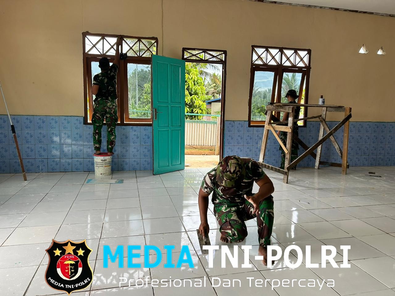 ‎Berkah Ramadan, Satgas Yonif 123/Rajawali Sucikan Musholla AL-HAYAT di Hafo